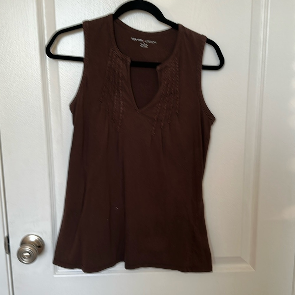 NY&CO sleeveless brown top
